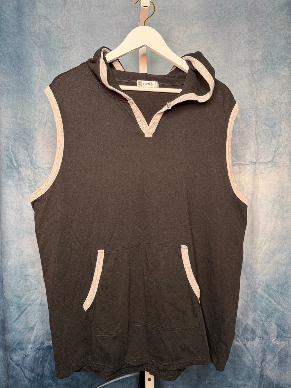 H2H Sleeveless V-Neck Hooded Sweater - Black with Cream Trim Size XL